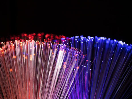 hollow core fibra, más velocidad y menos latencia en centros de datos